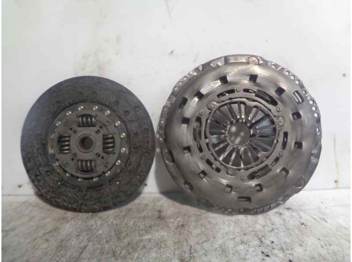 Recambio de kit embrague para ford transit caja cerrada ´06 2.4 tdci cat referencia OEM IAM 126004110 LUK