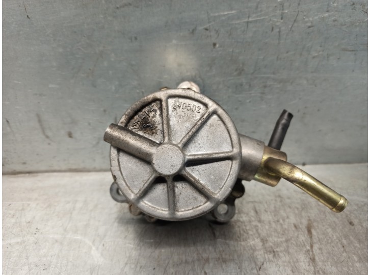 Recambio de depresor freno / bomba vacio para mazda 323 berlina f/s (bj) 2.0 turbodiesel referencia OEM IAM RF2A18G00A 