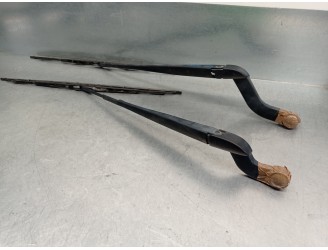 Recambio de brazo limpia delantero derecho para land rover discovery v6 td edition 60 yrs referencia OEM IAM 