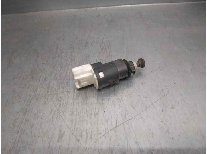 Recambio de interruptor para dacia duster 1.5 dci diesel fap cat referencia OEM IAM 8200276361 