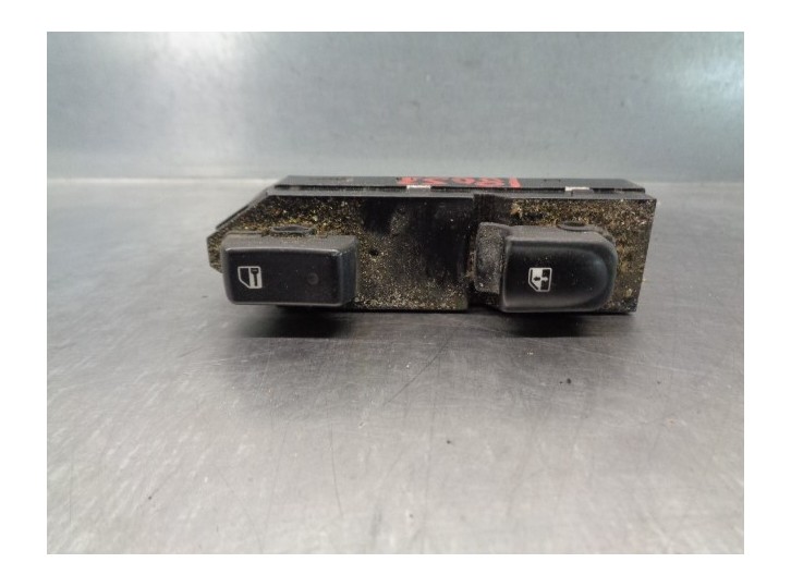 Recambio de mando elevalunas delantero derecho para kia magentis 2.0 crdi referencia OEM IAM 935752G100S8  