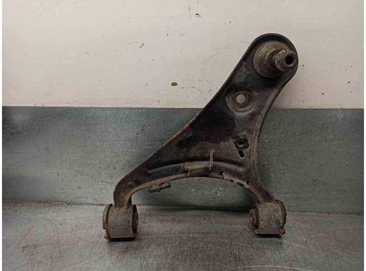 Recambio de brazo suspension superior delantero derecho para land rover discovery v6 td edition 60 yrs referencia OEM IAM RBJ500