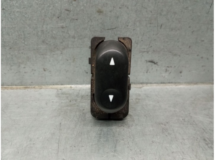 Replacement rear right window switch for Land Rover Freelander I (L314) 2.0 TD4 4x4 OEM IAM reference ELH500060PUY 