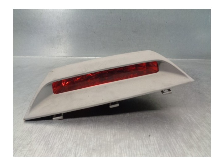 Recambio de luz central de freno para kia magentis 2.0 crdi referencia OEM IAM 927002G010  