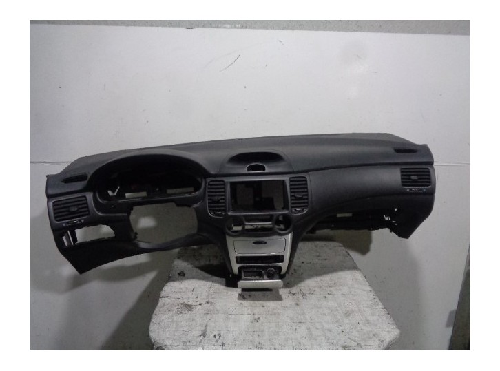 Recambio de salpicadero para kia magentis 2.0 crdi referencia OEM IAM 847102G100VA NEGRO 