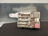 Recambio de caja reles / fusibles para toyota auris 2.0 d-4d cat referencia OEM IAM 8273002150A 