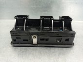 Replacement front left window lift switch for Land Rover Discovery V6 TD Edition 60 Yrs OEM IAM reference YUD501550PVJ 