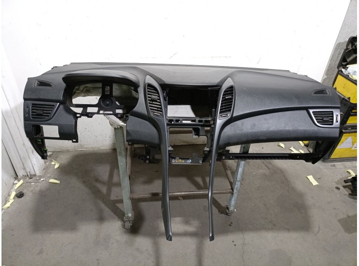 Recambio de salpicadero para hyundai i30 station wagon (gd) 1.6 crdi referencia OEM IAM 84710A6000RY 84710A6000RY 