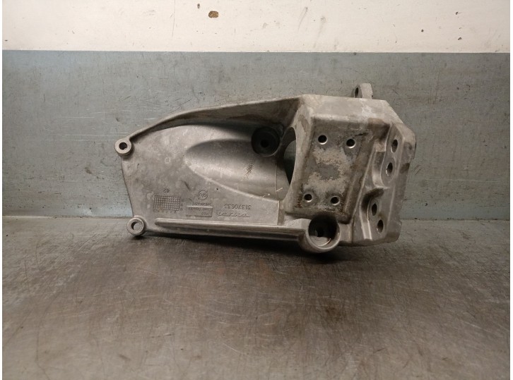Recambio de soporte motor para volvo v40 hatchback (525) d2 referencia OEM IAM 31370633 31370633 