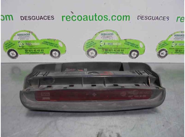 Replacement center brake light for Peugeot 806 1.9 turbodiesel CAT OEM IAM reference 22837004 