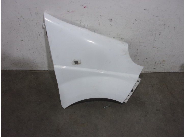 Recambio de aleta delantera derecha para opel vivaro furgón/combi (07.2006 =>) referencia OEM IAM 4416489 BLANCA 