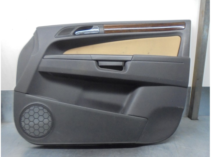 Recambio de guarnecido puerta delantera derecha para opel zafira b 1.9 16v cdti cat (z 19 dth / lrd) referencia OEM IAM 13266538