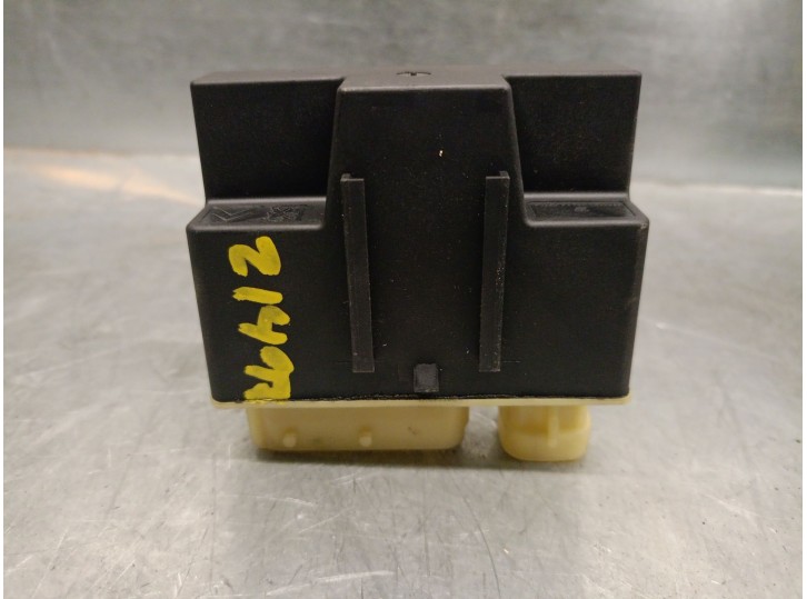 Replacement glow plug relay box for Citroën C4 Picasso II 1.6 BlueHDi 120 OEM IAM reference 9801916680 