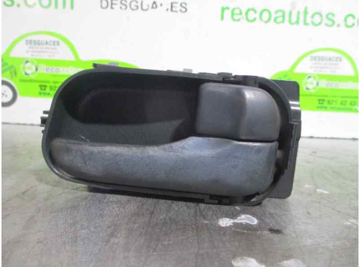 Replacement front right interior door handle for Nissan Primera saloon (P11) 2.0 16V cat OEM IAM reference 806709F500 