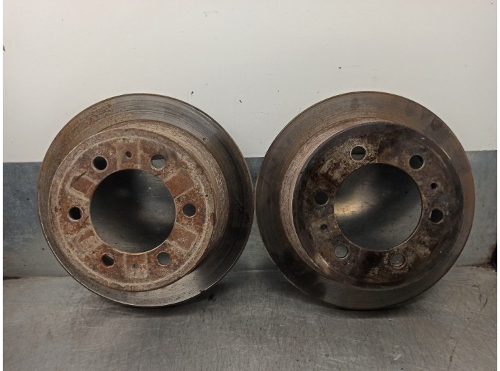 Recambio de disco freno trasero para ssangyong korando 2.3 turbodiesel cat referencia OEM IAM 4840105101  