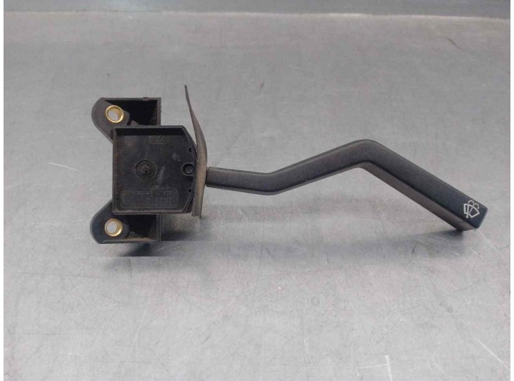 Recambio de mando limpia para volvo serie 940 berlina/familiar 2.4 turbodiesel referencia OEM IAM 1363016 