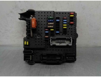 Recambio de caja reles / fusibles para volvo s60 berlina 2.4 cat referencia OEM IAM 30786648 