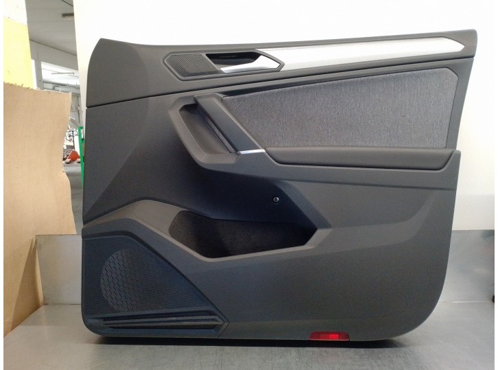 Recambio de guarnecido puerta delantera derecha para seat tarraco (kn2) 1.5 16v tsi act referencia OEM IAM 5NB867012M 5 PUERTAS