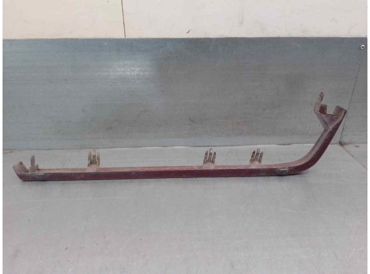 Recambio de molduras delanteras para volvo serie 940 berlina/familiar 2.4 turbodiesel referencia OEM IAM 1358549  