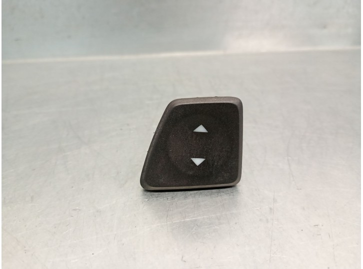 Recambio de mando elevalunas delantero derecho para fiat 500 abarth 1.4 99kw referencia OEM IAM 305063209A 