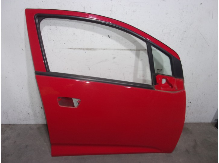 Recambio de puerta delantera derecha para chevrolet spark 1.2 cat referencia OEM IAM 95217711 ROJA 5 PUERTAS