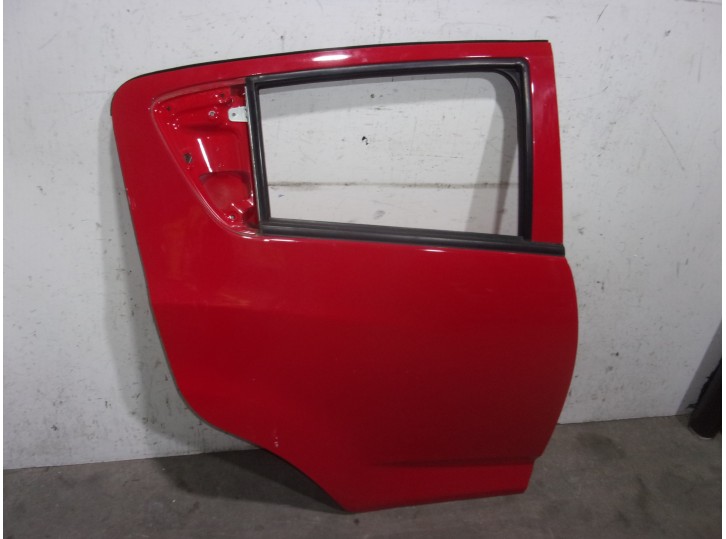 Recambio de puerta trasera derecha para chevrolet spark 1.2 cat referencia OEM IAM 42349045 ROJA 5 PUERTAS
