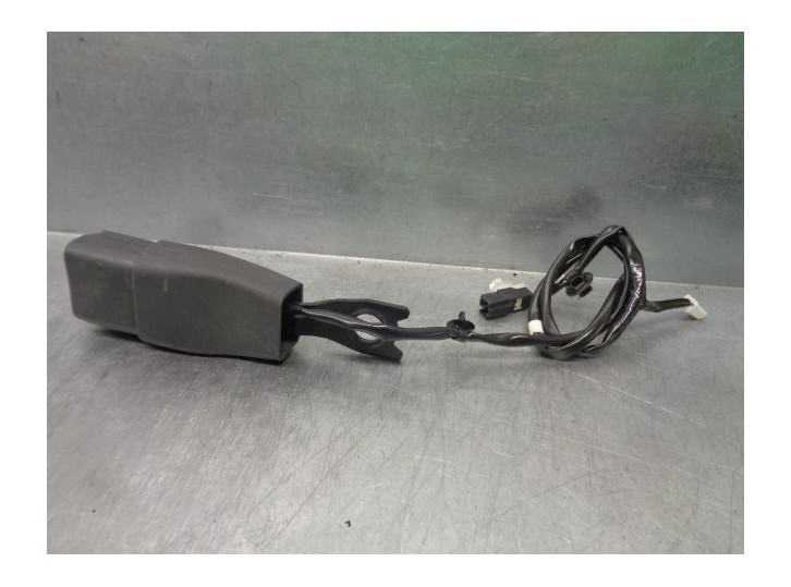 Recambio de enganche cinturon para mitsubishi asx (ga0w) challenge 2wd referencia OEM IAM 6187695A 4 PINES DEL DER.