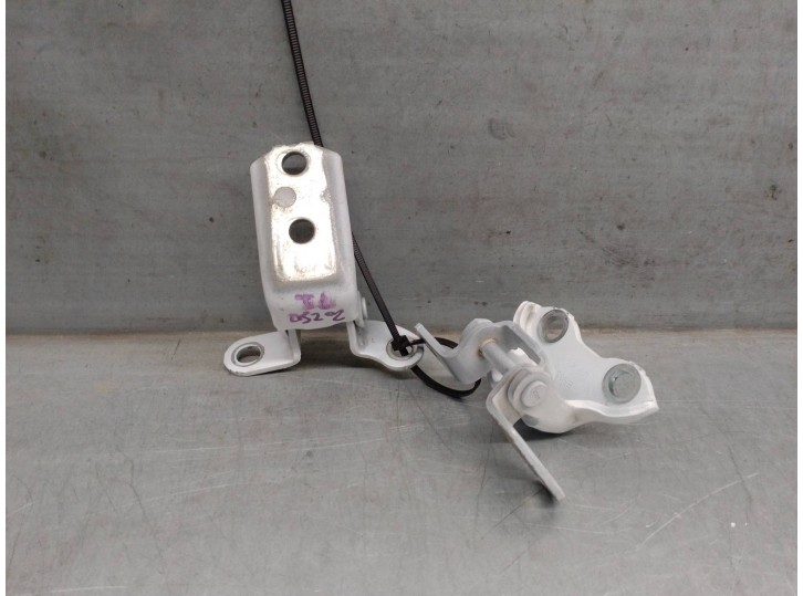 Recambio de bisagra porton para toyota yaris 1.5 16v cat referencia OEM IAM 688010D390 TRASERA IZQ. 