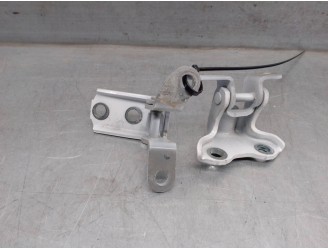 Recambio de bisagra porton para toyota yaris 1.5 16v cat referencia OEM IAM 688010D390 