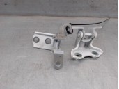 Recambio de bisagra porton para toyota yaris 1.5 16v cat referencia OEM IAM 688010D390 