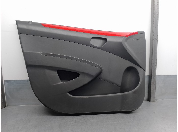 Recambio de guarnecido puerta delantera izquierda para chevrolet spark 1.2 cat referencia OEM IAM 95211880 5 PUERTAS