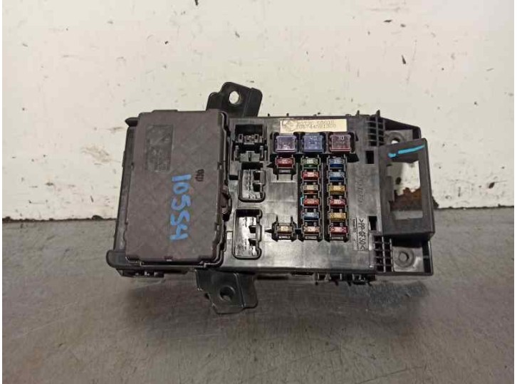 Recambio de caja reles / fusibles para toyota avensis berlina (t 22) 1.6 terra (4-ptas.) referencia OEM IAM 8273005010 05810530 