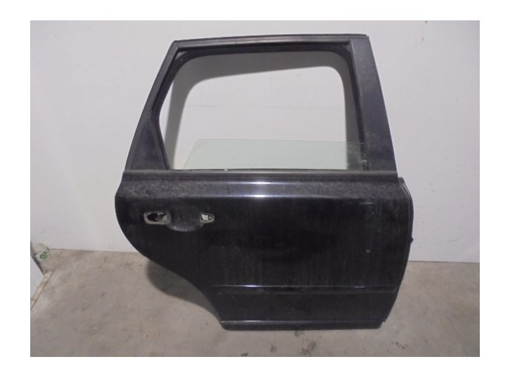 Recambio de puerta trasera derecha para volvo v50 familiar d5 edition r-design referencia OEM IAM 31335470 NEGRA 5 PUERTAS