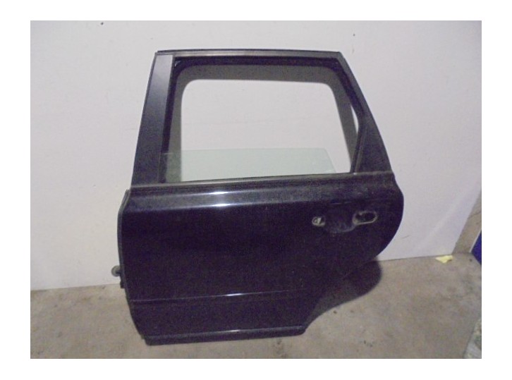 Recambio de puerta trasera izquierda para volvo v50 familiar d5 edition r-design referencia OEM IAM 31335469 NEGRA 5 PUERTAS