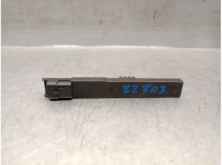 Recambio de antena para opel corsa f (p2jo) corsa-e (68) referencia OEM IAM 220822967240 