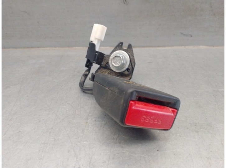 Recambio de enganche cinturon para mazda 2 hatchback (dl, dj) 1.5 skyactiv-g referencia OEM IAM DA6A57780 DA6A57780 