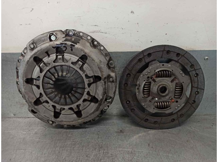 Replacement clutch kit for Ford Focus sedan (cap) ambiente (d) OEM IAM reference 1746881 322041410 LUK