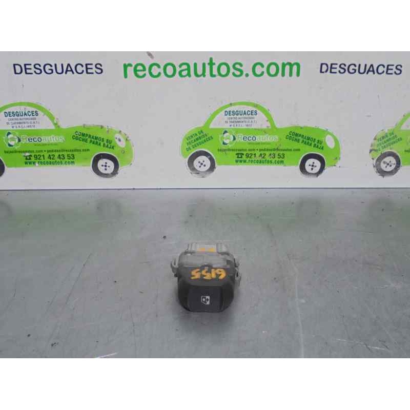 Recambio de mando elevalunas delantero derecho para renault megane grand tour 1.9 referencia OEM IAM 82002976165  