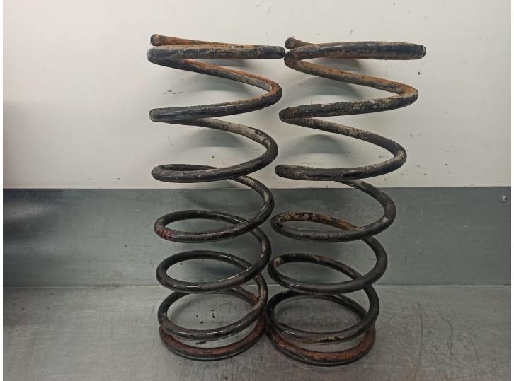 Recambio de muelle amortiguacion para mitsubishi pajero t.d. 2.5 referencia OEM IAM MB584151  