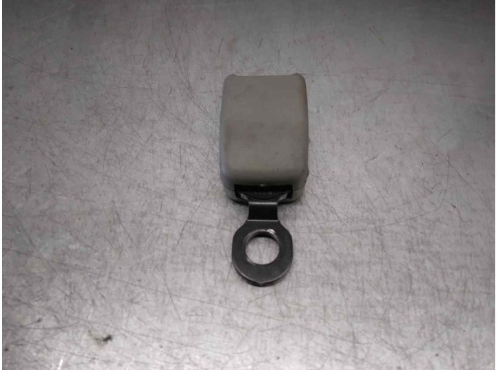 Recambio de enganche cinturon para daewoo tacuma cdx referencia OEM IAM 33018915  