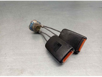 Recambio de enganche cinturon para audi 100 berlina (c4) 2.3 referencia OEM IAM 4A0857739A  4 PUERTAS