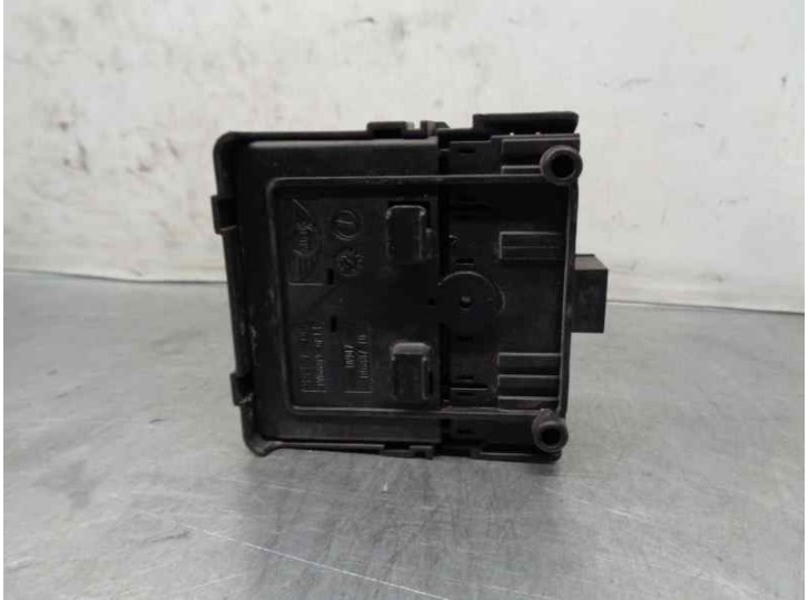 Recambio de caja reles / fusibles para mini r56 one referencia OEM IAM 9136723  