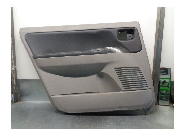 Recambio de guarnecido puerta trasera izquierda para mitsubishi grandis (na0w) 2.4 inform referencia OEM IAM MR962026HB  