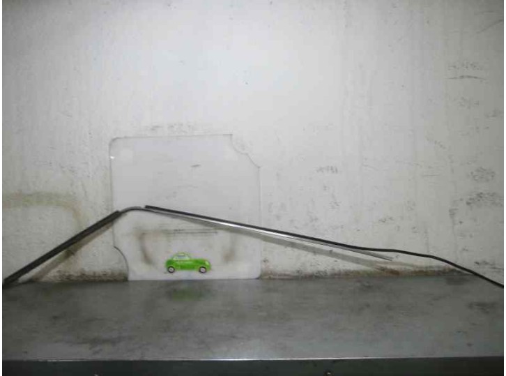 Recambio de molduras delanteras para mercedes-benz clase e (w123) berlina+coupe 2.8 referencia OEM IAM   