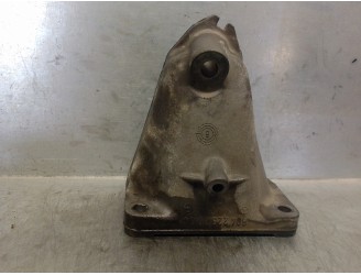 Replacement engine mount for Mercedes-Benz C-Class (W202) sedan 1.8 16V CAT OEM IAM reference 6042230004 6042230004 