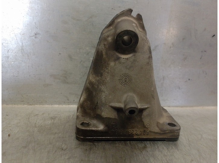 Replacement engine mount for Mercedes-Benz C-Class (W202) sedan 1.8 16V CAT OEM IAM reference 6042230004 6042230004 