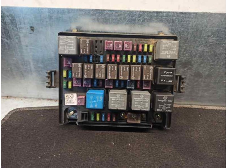 Recambio de caja reles / fusibles para ssangyong rodius 2.7 turbodiesel cat referencia OEM IAM 8234021010  