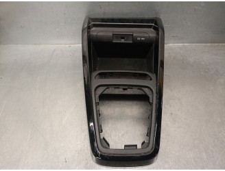 Recambio de consola para kia stonic (yb) 1.0 t-gdi referencia OEM IAM 84635H8000 