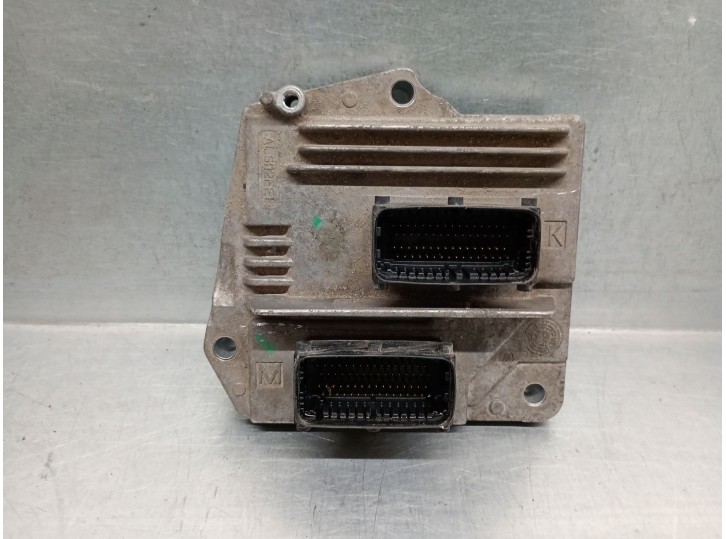 Recambio de centralita motor uce para opel zafira b 1.6 16v referencia OEM IAM 55562549  