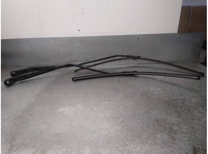 Recambio de brazo limpia delantero derecho para renault scenic iii 1.5 dci diesel referencia OEM IAM 288860003R 288860003R 